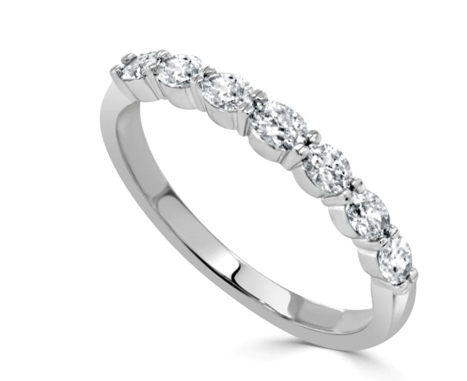 Graduating Oval Diamond Band