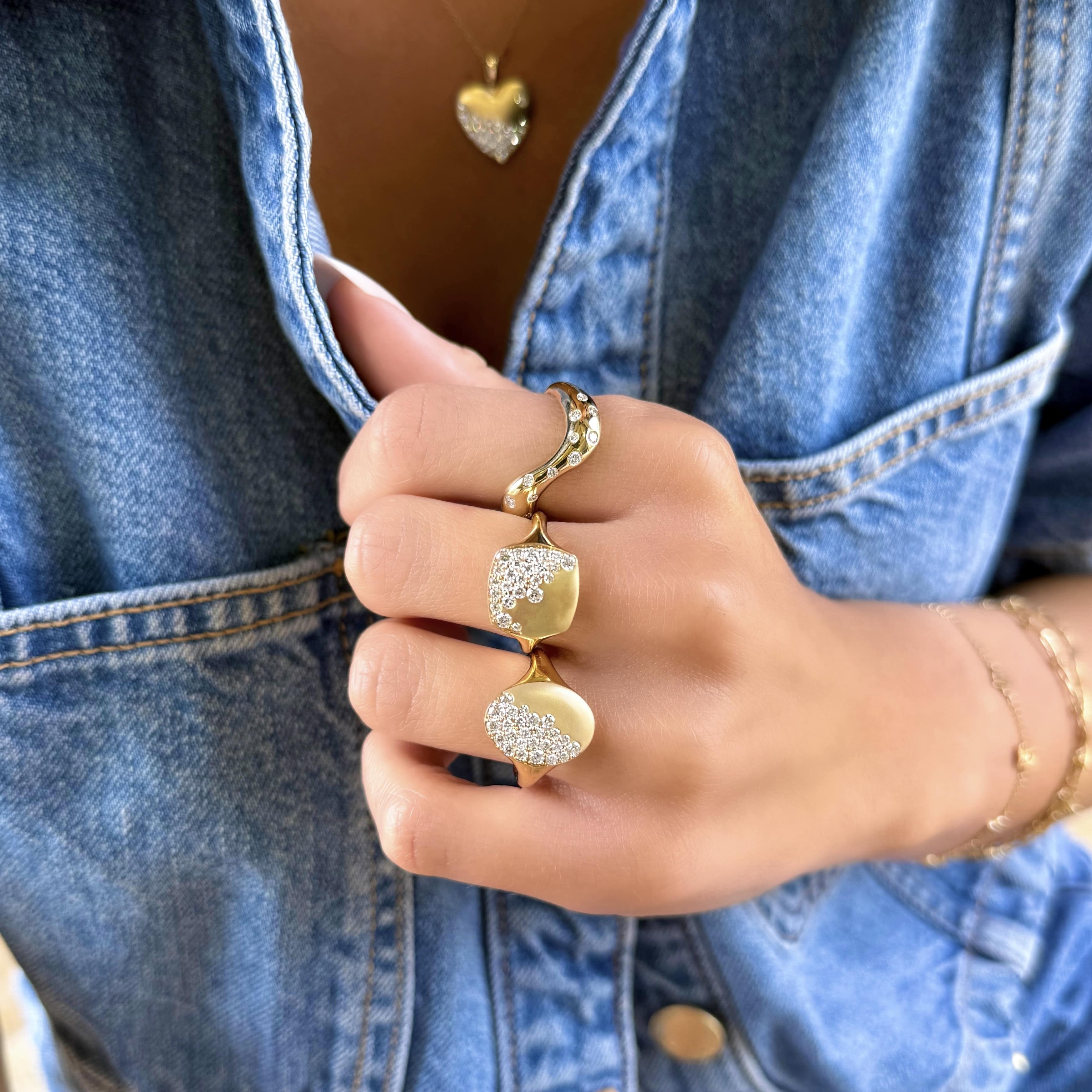 Wavy Scattered Diamond Ring
