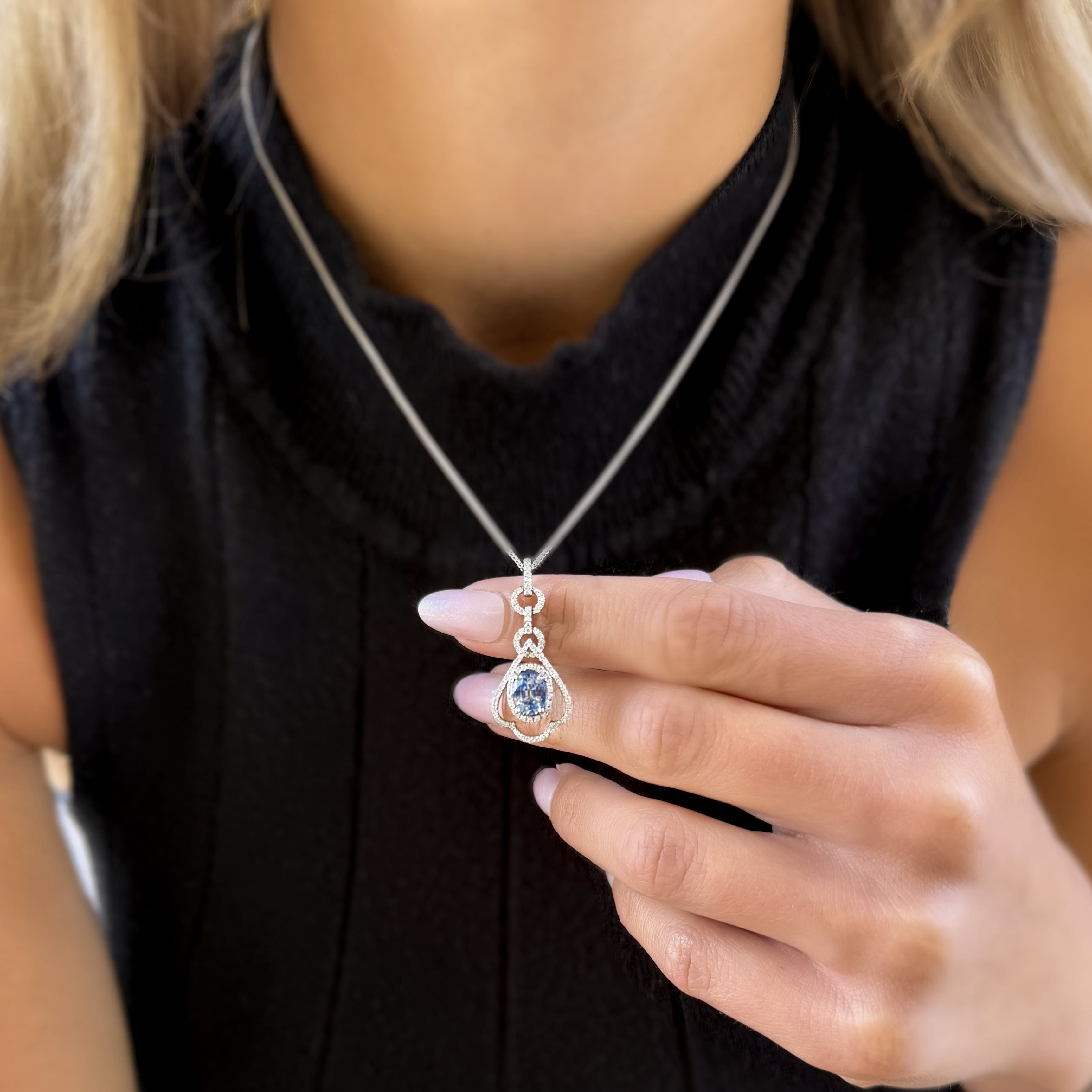 Cornflower Sapphire and Diamond Pendant Necklace